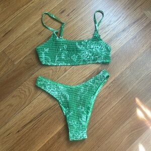 Cute floral green bikini, adjustable top straps